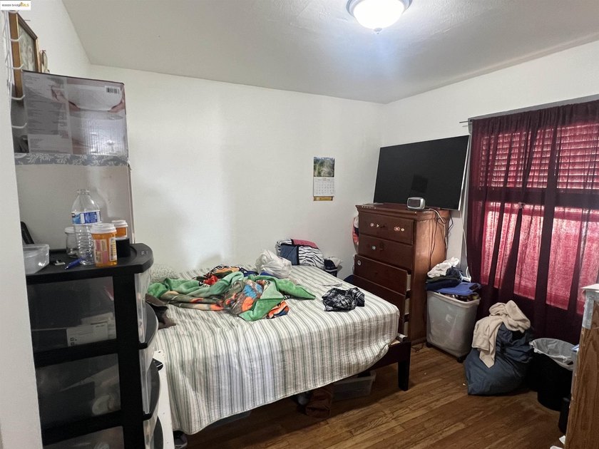 INCREDIBLE POTENTIAL!! Great Duplex w/ bonus bulding, hard to - photo 7