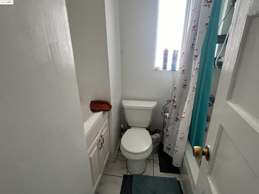 INCREDIBLE POTENTIAL!! Great Duplex w/ bonus bulding, hard to - photo 8
