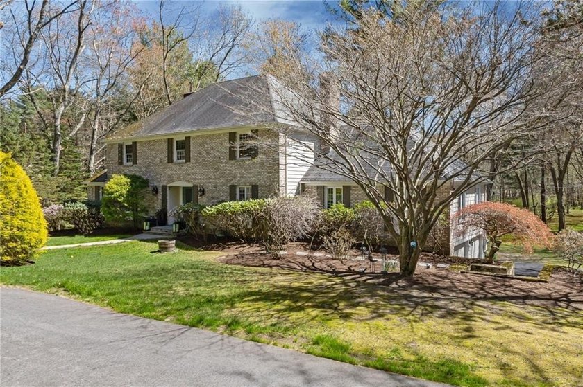Welcome to 1340 Waterford Drive in the highly desirable - photo 3