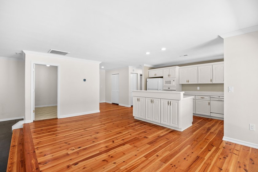 Uncommon opportunity in River Oaks Estates, off Waverly Road - photo 10
