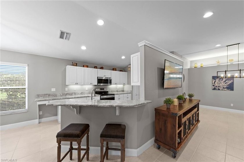 This turnkey, beautifully updated two-bed plus den, two-bath - photo 11
