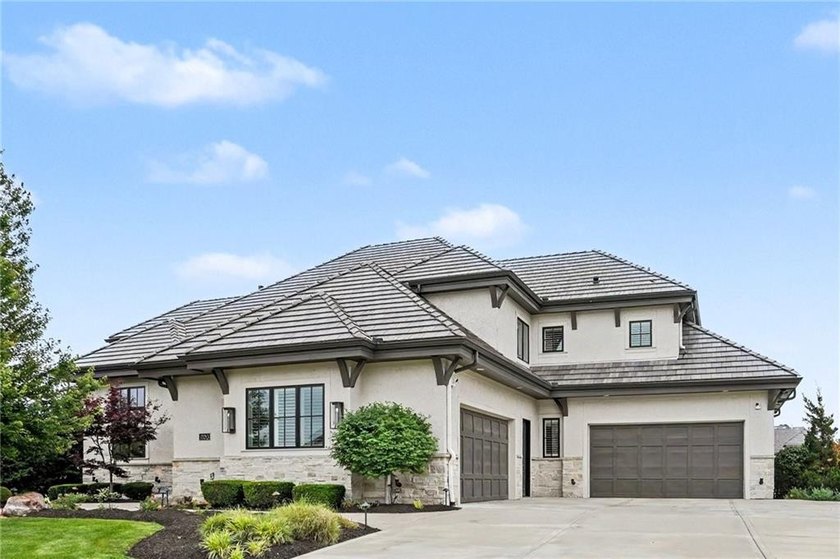 Welcome to this breathtaking modern home in the secluded enclave - photo 4