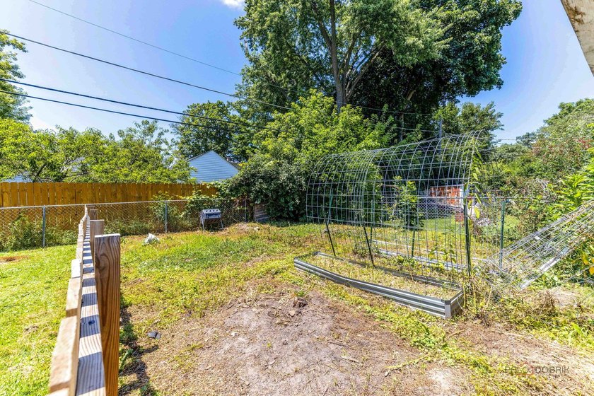 Welcome to 1506 N East End! This charming property is bigger - photo 19