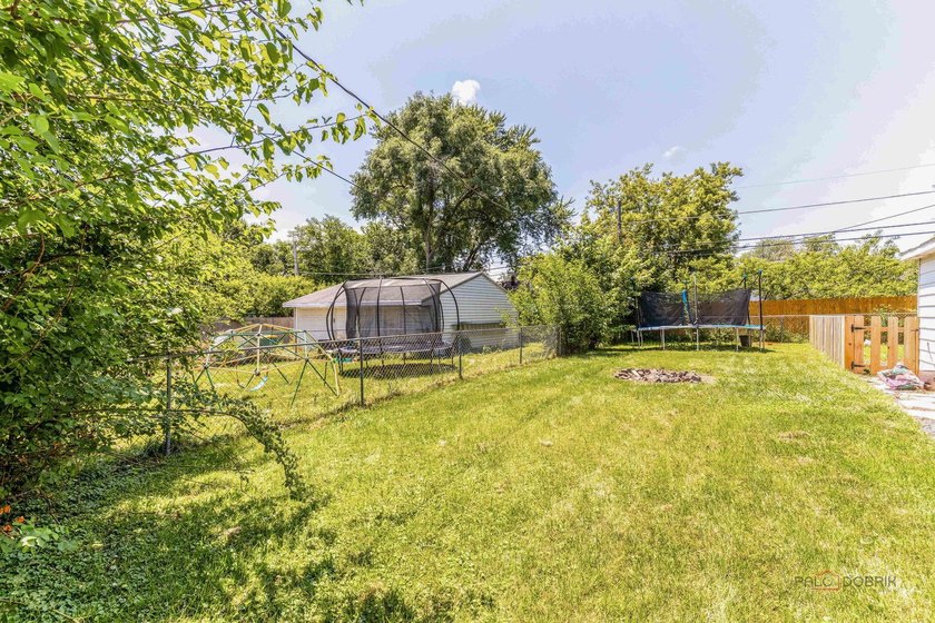 Welcome to 1506 N East End! This charming property is bigger - photo 20
