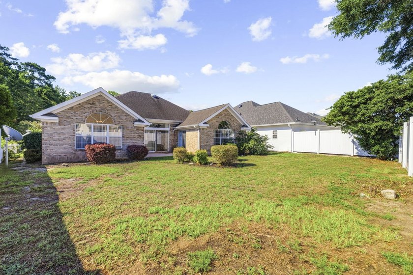 Welcome to this beautifully maintained all-brick 3-bedroom - photo 3