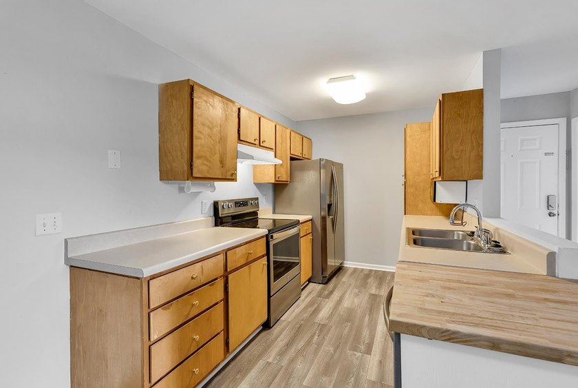 Convenience meets value in this updated first-floor 2 bedroom, 2 - photo 10