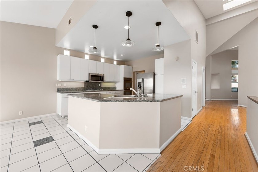 Large single family home in a great location in the Hermosa - photo 12
