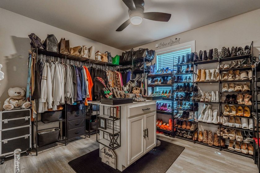 STOP! Call the listing agent to get priority access, built-in - photo 15