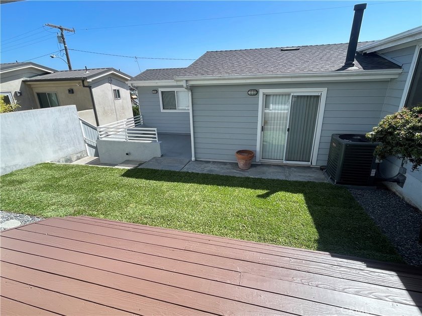 Large single family home in a great location in the Hermosa - photo 16