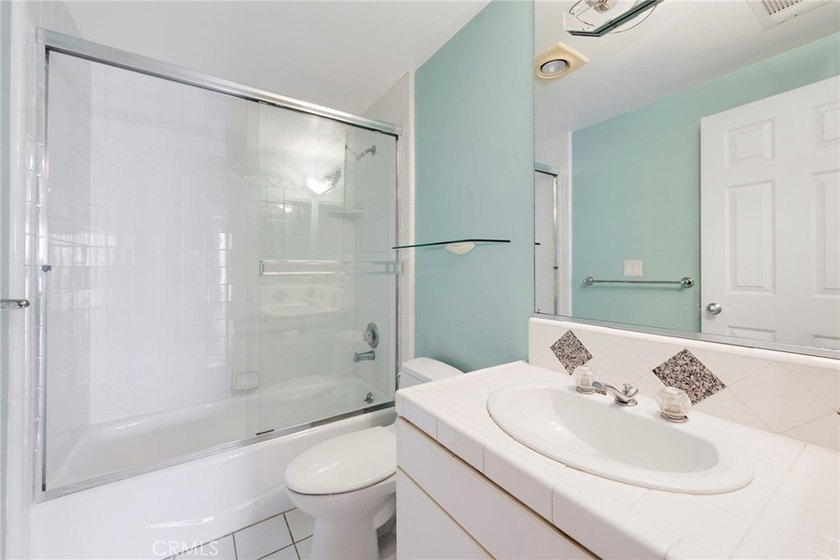 Large single family home in a great location in the Hermosa - photo 23