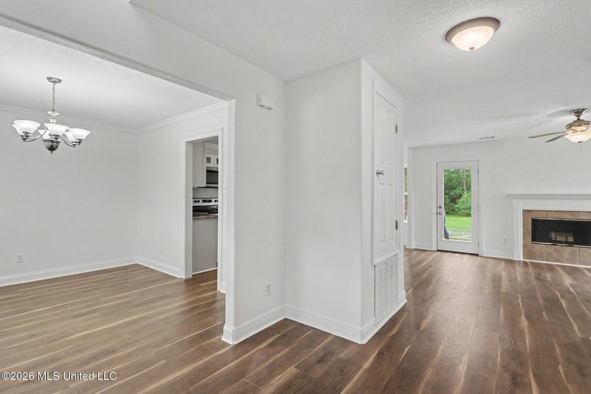 MOTIVATED SELLERS! Nestled in a quiet Cul de sac, this - photo 11