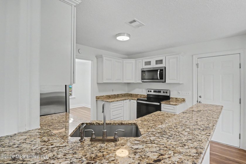 MOTIVATED SELLERS! Nestled in a quiet Cul de sac, this - photo 12