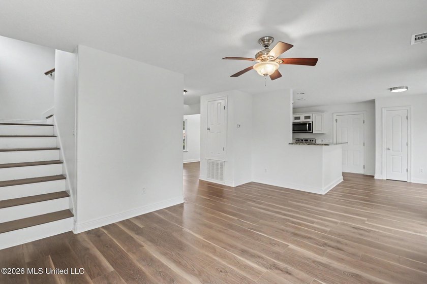 MOTIVATED SELLERS! Nestled in a quiet Cul de sac, this - photo 14