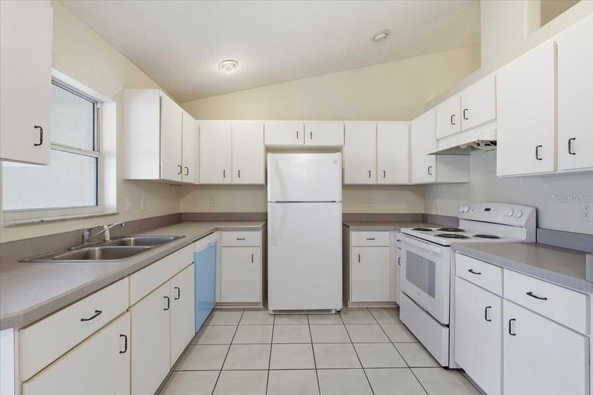Investment opportunity awaits! This duplex offers two units - photo 8