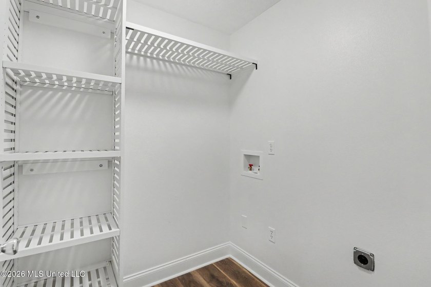 MOTIVATED SELLERS! Nestled in a quiet Cul de sac, this - photo 18