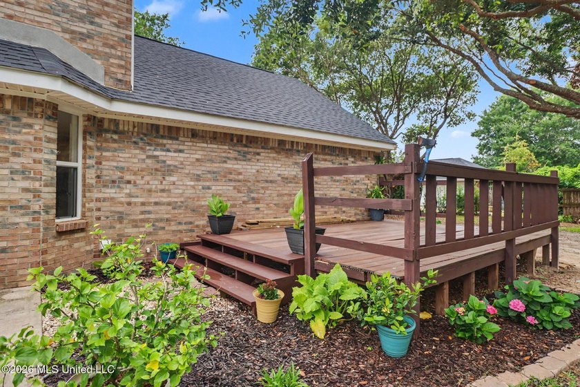 MOTIVATED SELLERS! Nestled in a quiet Cul de sac, this - photo 26