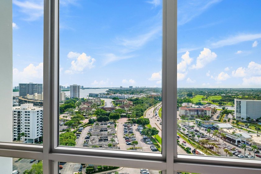 This amazing penthouse suite occupies the entire top floor of - photo 31