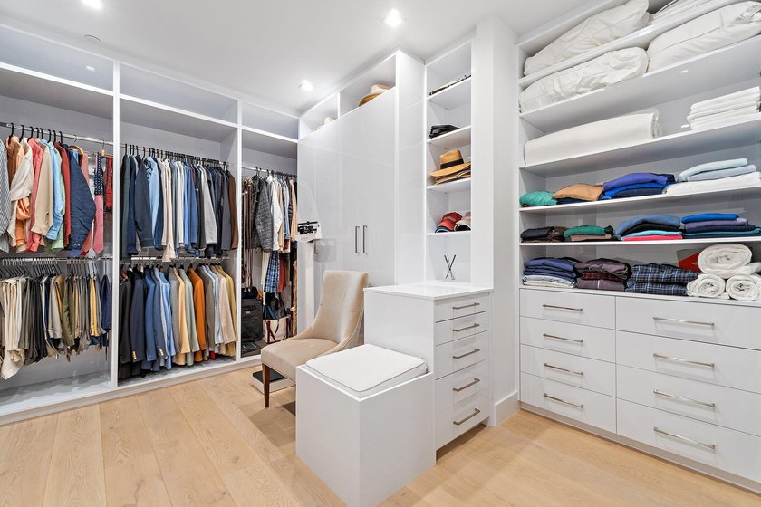 This amazing penthouse suite occupies the entire top floor of - photo 38