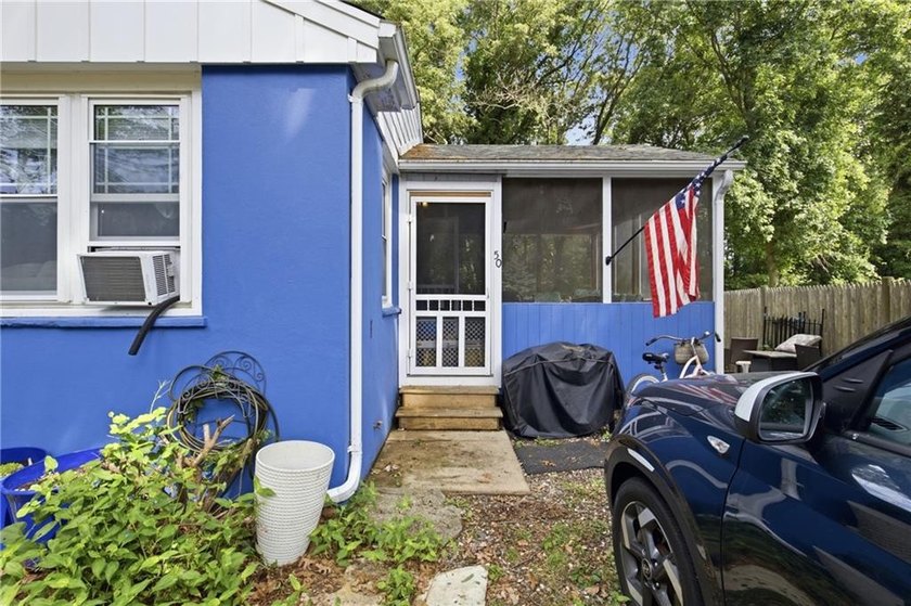 Charming cottage located in the desirable Plum Point Shores - photo 4