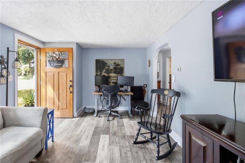 Charming cottage located in the desirable Plum Point Shores - photo 9