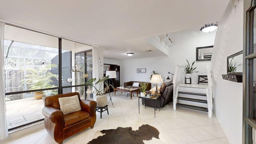 Spacious 2-bedroom, 2.5-bath corner unit located in a desirable - photo 2