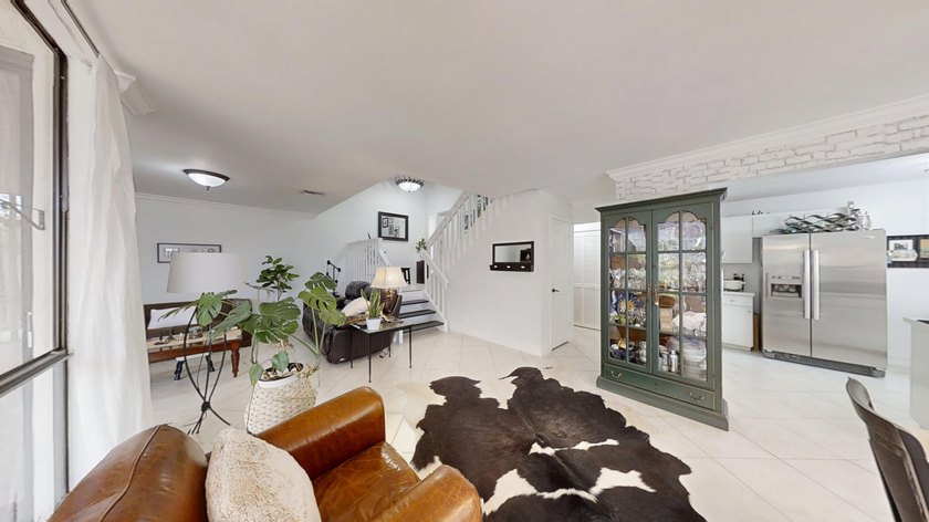 Spacious 2-bedroom, 2.5-bath corner unit located in a desirable - photo 4