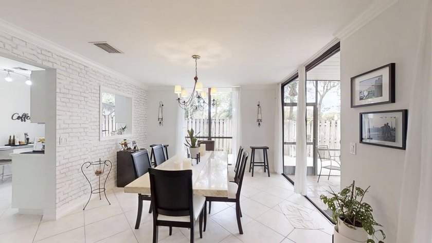 Spacious 2-bedroom, 2.5-bath corner unit located in a desirable - photo 6