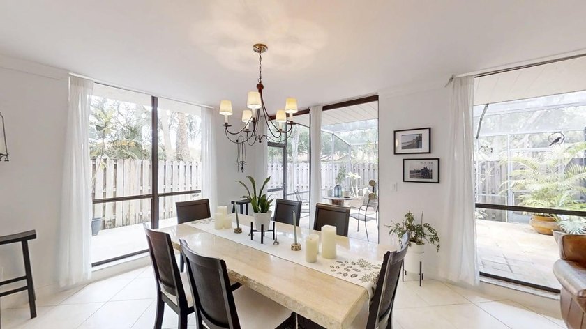 Spacious 2-bedroom, 2.5-bath corner unit located in a desirable - photo 7