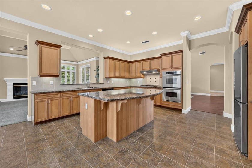 Offered for the first time by its original owner, this custom - photo 11