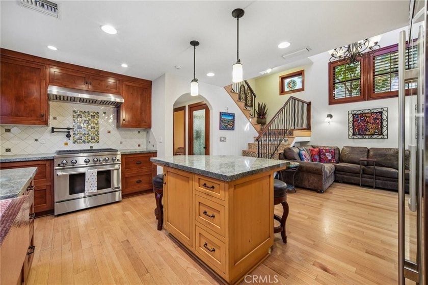 Discover the best of Belmont Shore living in this beautifully - photo 11