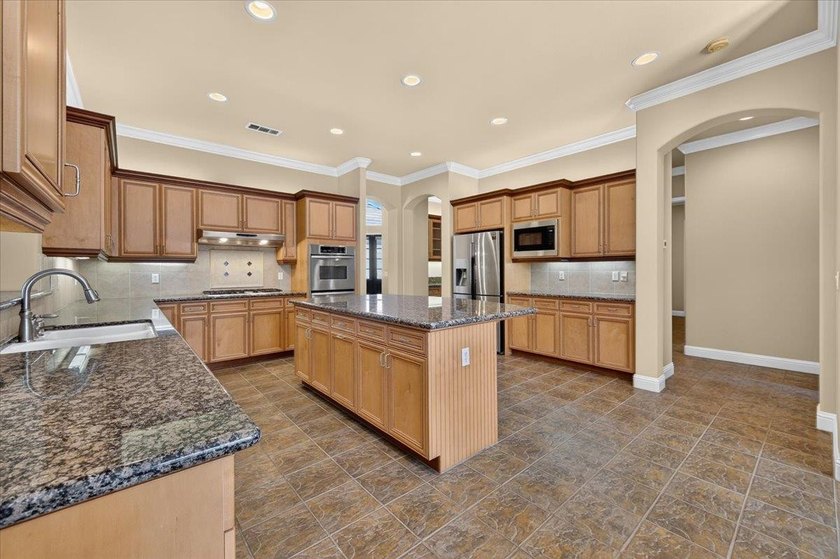 Offered for the first time by its original owner, this custom - photo 14