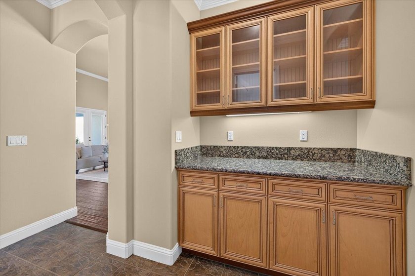 Offered for the first time by its original owner, this custom - photo 18