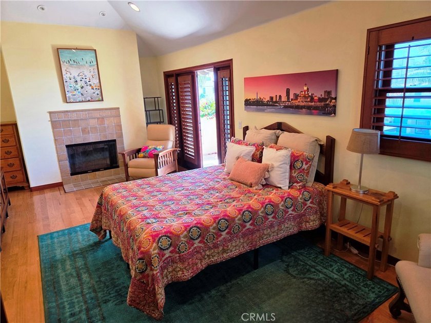 Discover the best of Belmont Shore living in this beautifully - photo 18