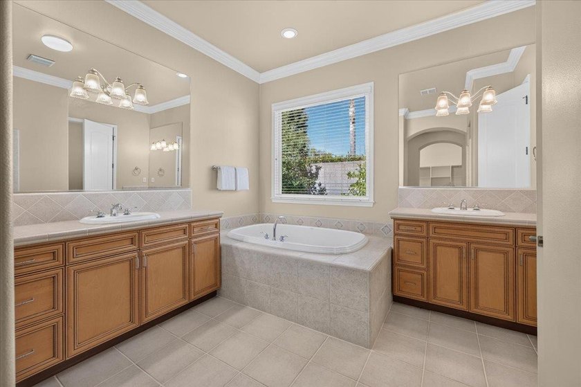 Offered for the first time by its original owner, this custom - photo 25