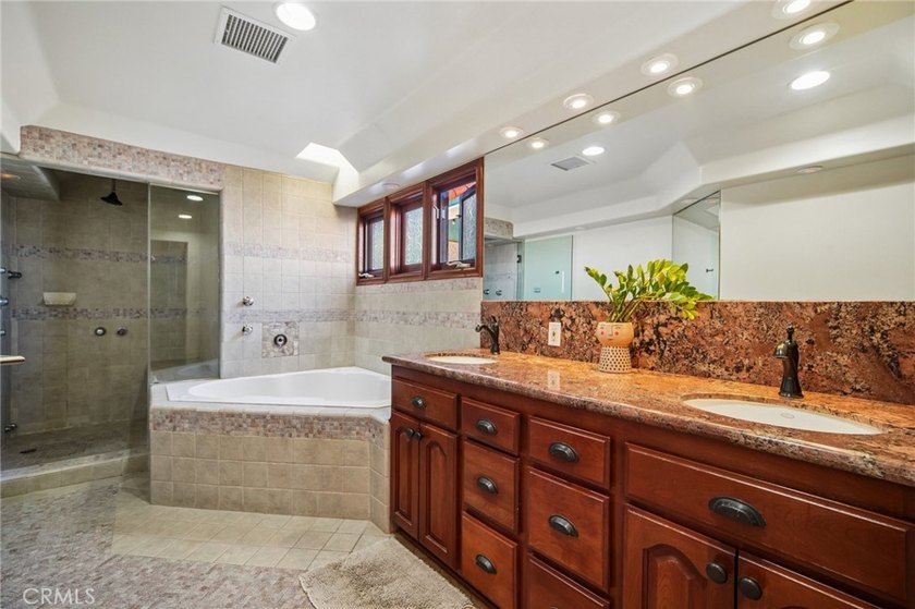 Discover the best of Belmont Shore living in this beautifully - photo 27