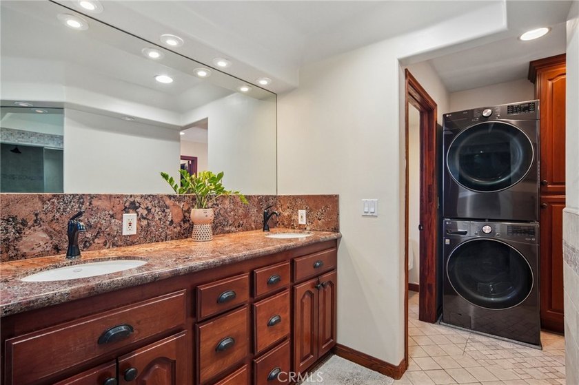 Discover the best of Belmont Shore living in this beautifully - photo 29