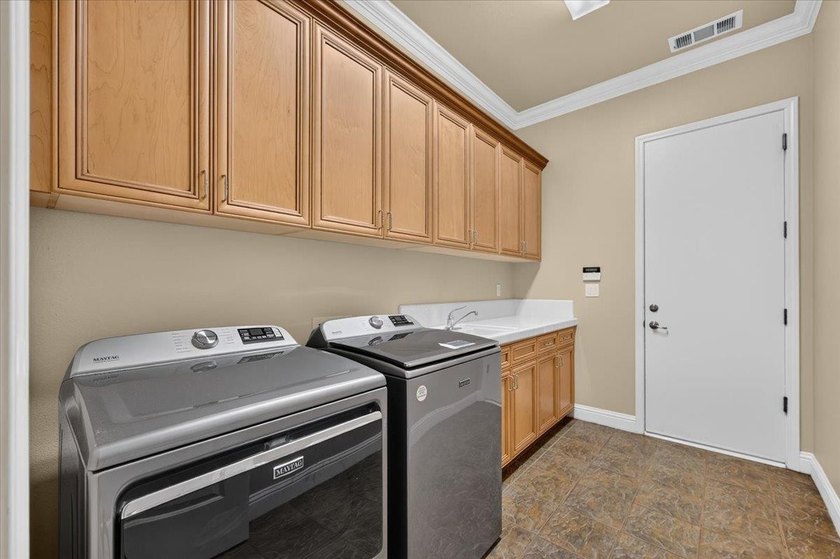 Offered for the first time by its original owner, this custom - photo 41