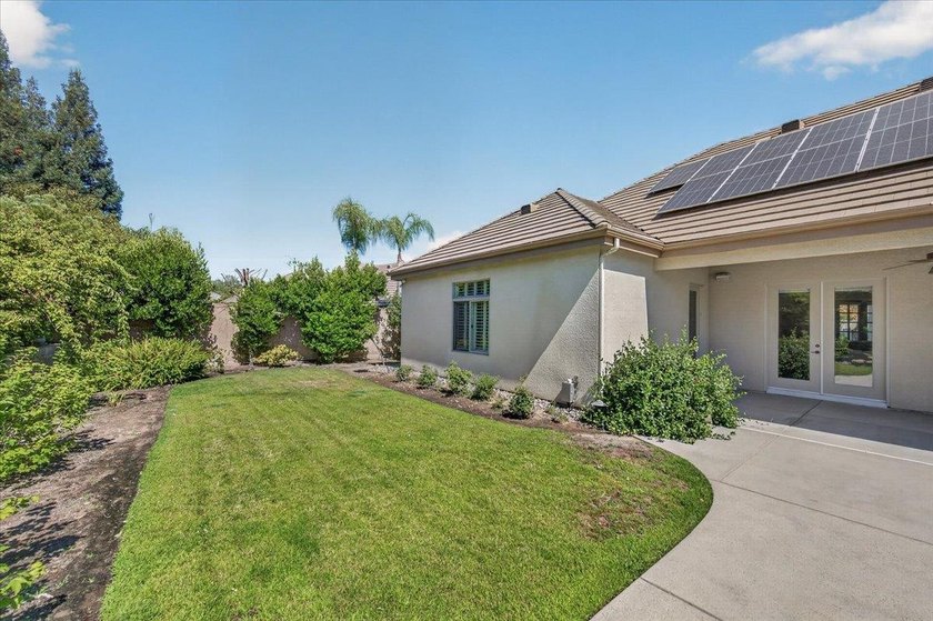 Offered for the first time by its original owner, this custom - photo 46