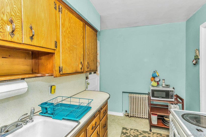 Going Going! Gone! Spacious and beautifully maintained - photo 9