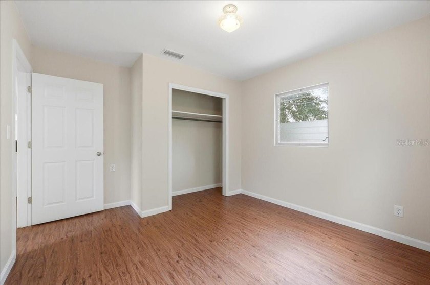 Beautifully updated 2-bedroom bungalow offering classic charm - photo 11