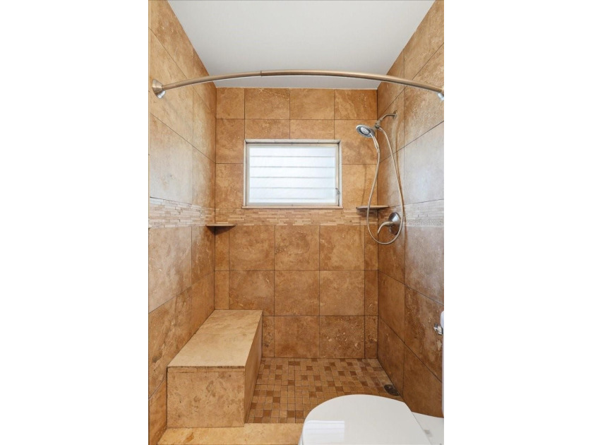 Beautifully updated 2-bedroom bungalow offering classic charm - photo 13