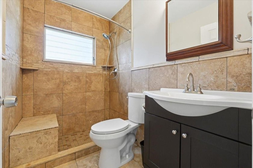 Beautifully updated 2-bedroom bungalow offering classic charm - photo 14