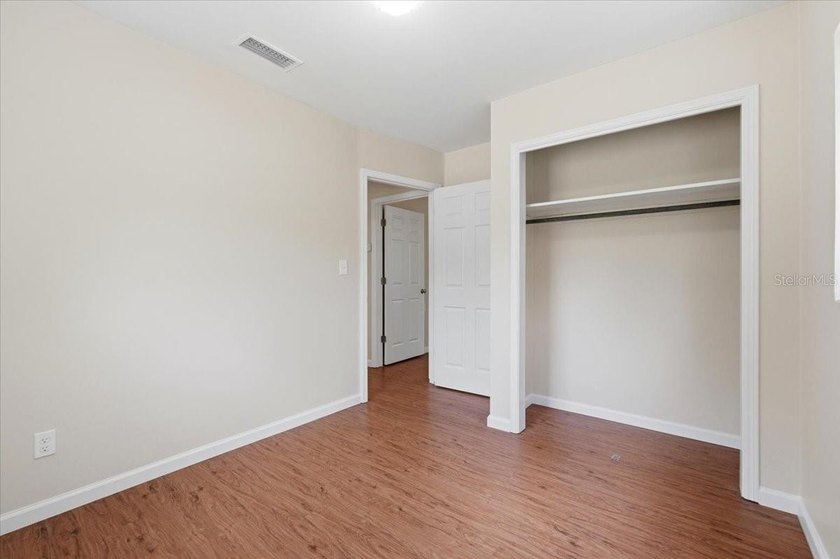 Beautifully updated 2-bedroom bungalow offering classic charm - photo 16