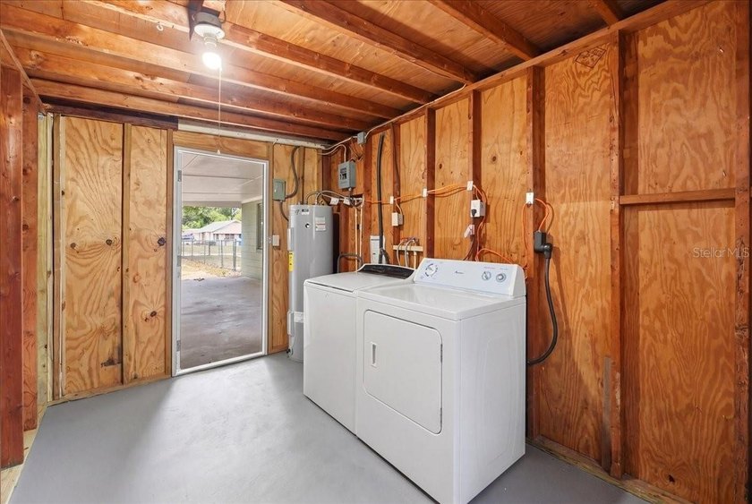 Beautifully updated 2-bedroom bungalow offering classic charm - photo 18