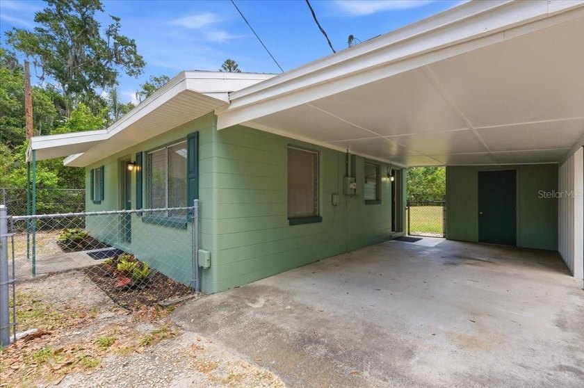 Beautifully updated 2-bedroom bungalow offering classic charm - photo 19