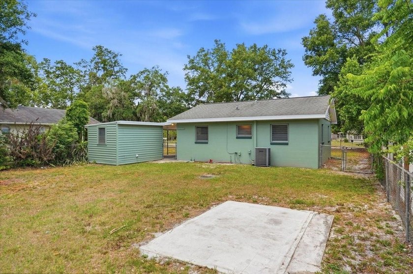 Beautifully updated 2-bedroom bungalow offering classic charm - photo 20
