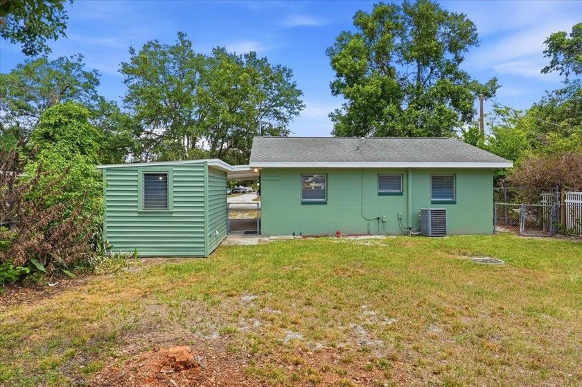 Beautifully updated 2-bedroom bungalow offering classic charm - photo 21