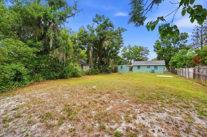 Beautifully updated 2-bedroom bungalow offering classic charm - photo 22