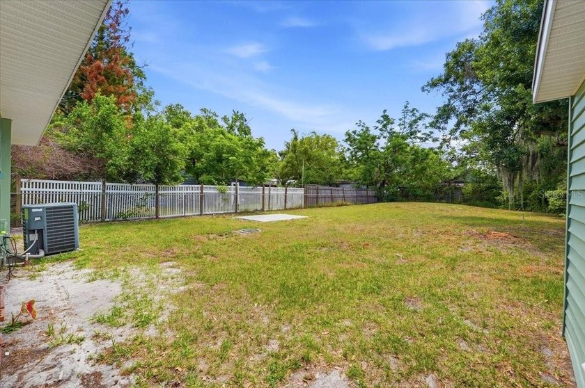 Beautifully updated 2-bedroom bungalow offering classic charm - photo 23