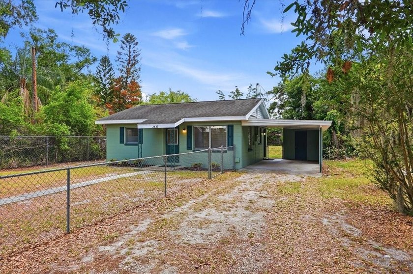 Beautifully updated 2-bedroom bungalow offering classic charm - photo 24